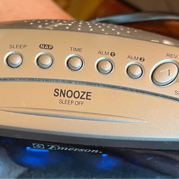 Clock Radio Emerson AM/FM - Picture 3 of 7